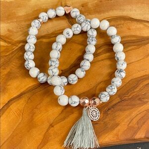 Set of 2 Howlite Beaded Bracelets